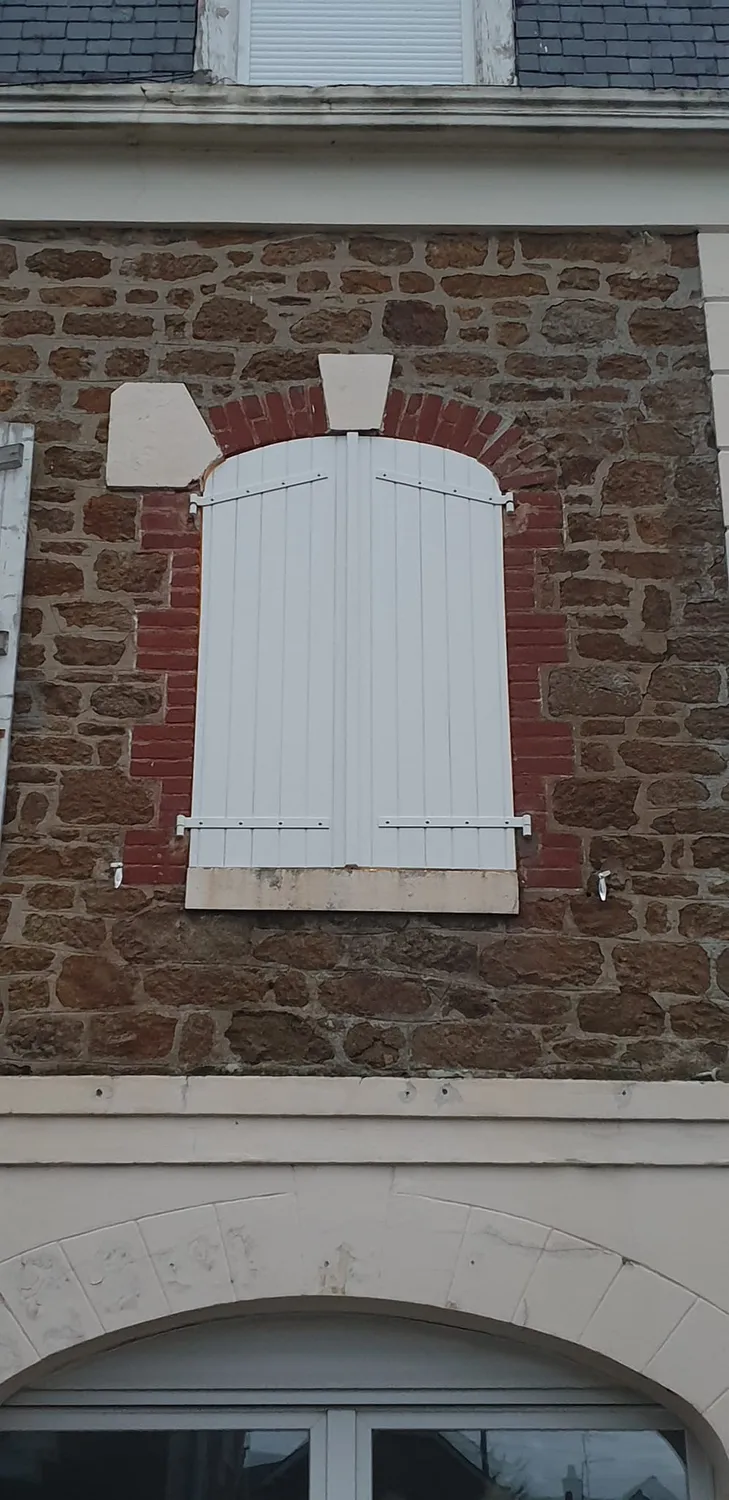 fenetre en bois sur mesure cancale